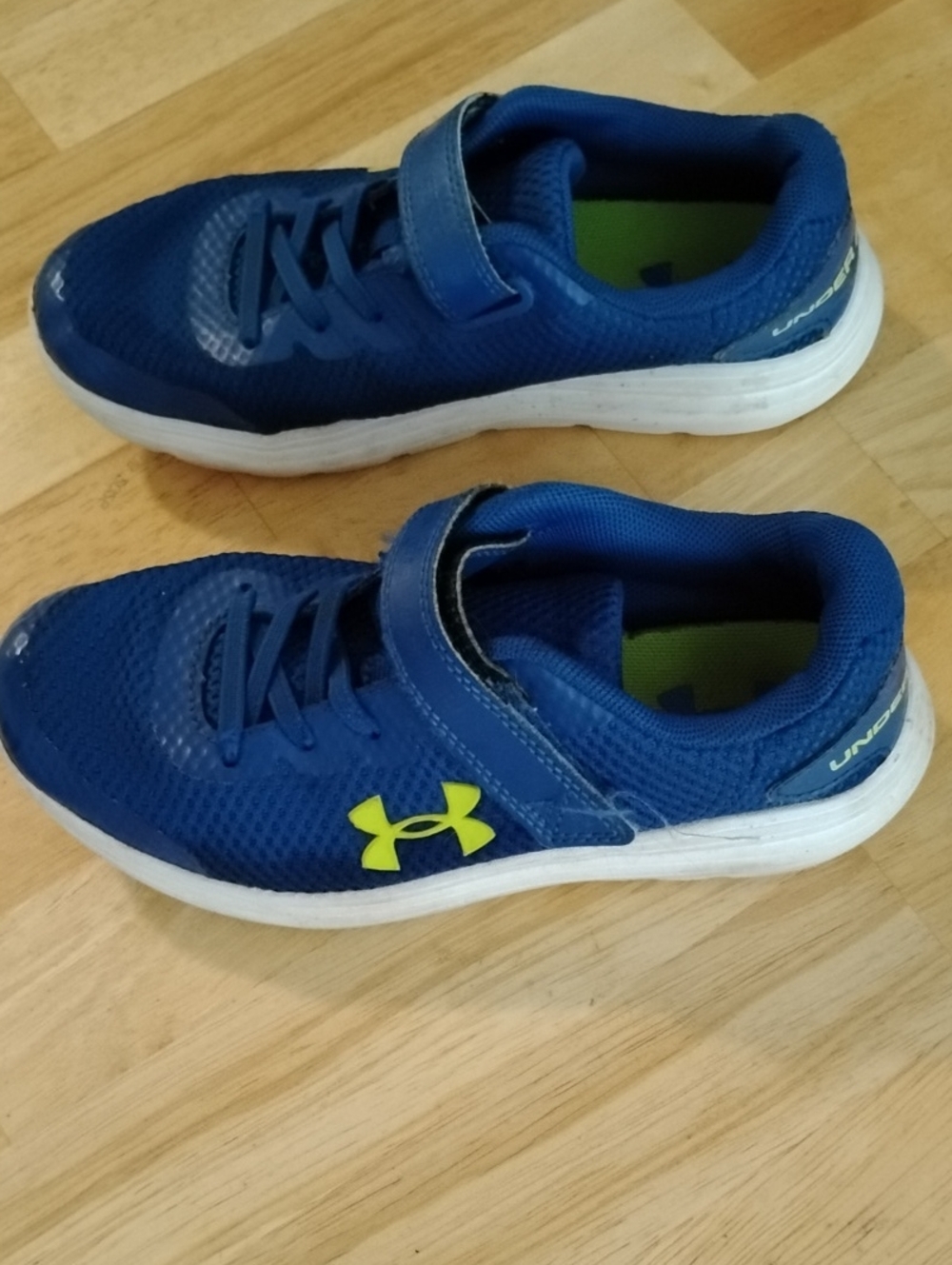 Under Armour children's shoes Size 1.5
